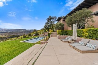 860 Meadowood Ln, St. Helena, CA 94574
