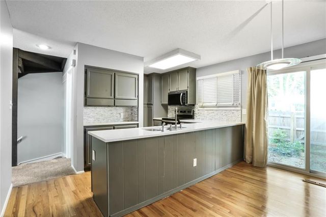 10981 Rosehill Road, Overland Park, KS 66210