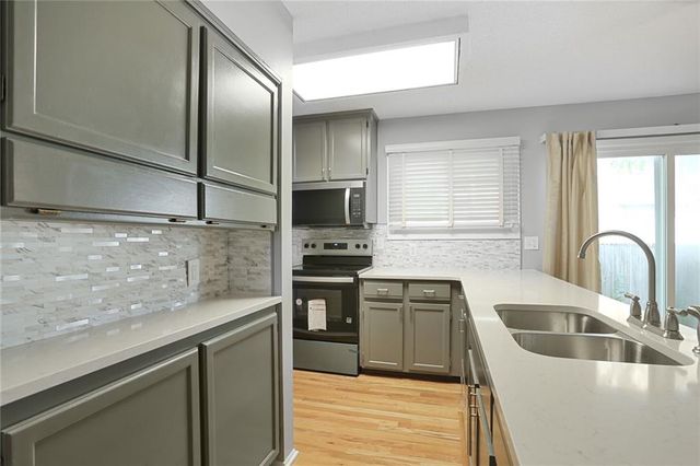 10981 Rosehill Road, Overland Park, KS 66210