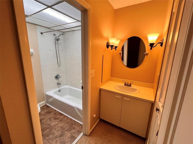 3720 Inverrary Drive 3k, Lauderhill, FL 33319