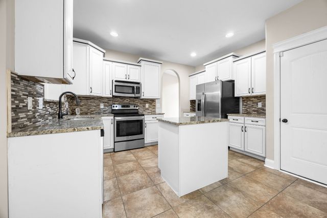 1789 Double R Blvd, Clarksville, TN 37042