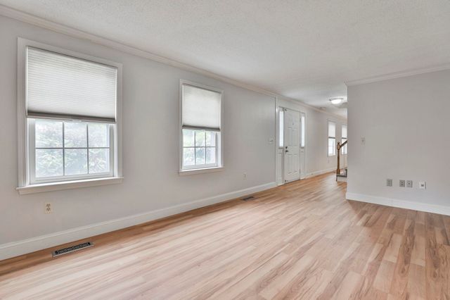 4 Spindlewick Drive, Nashua, NH 03062