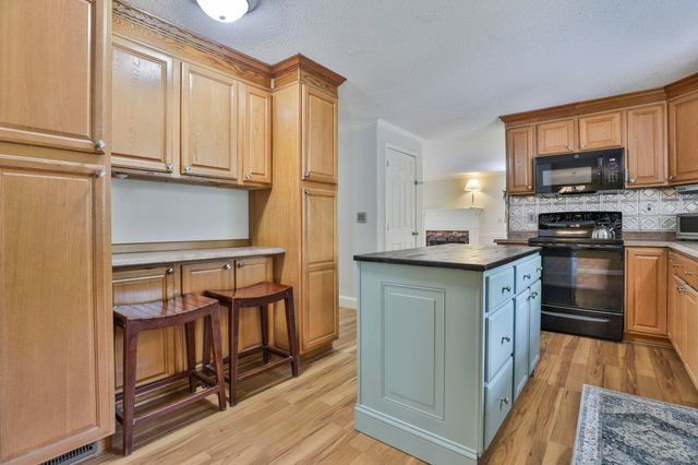 4 Spindlewick Drive, Nashua, NH 03062