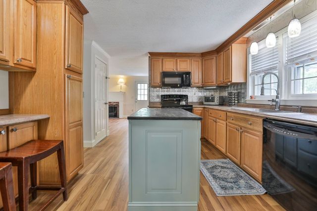 4 Spindlewick Drive, Nashua, NH 03062