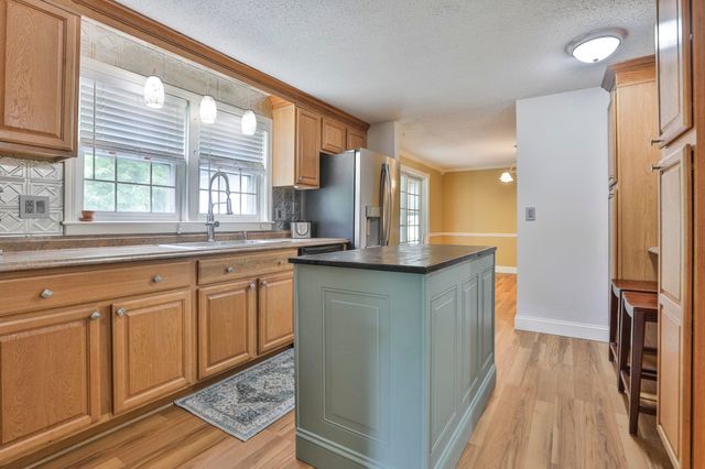 4 Spindlewick Drive, Nashua, NH 03062
