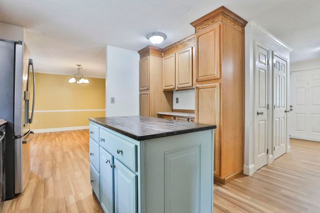 4 Spindlewick Drive, Nashua, NH 03062
