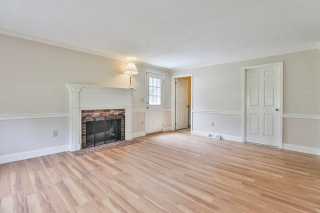 4 Spindlewick Drive, Nashua, NH 03062
