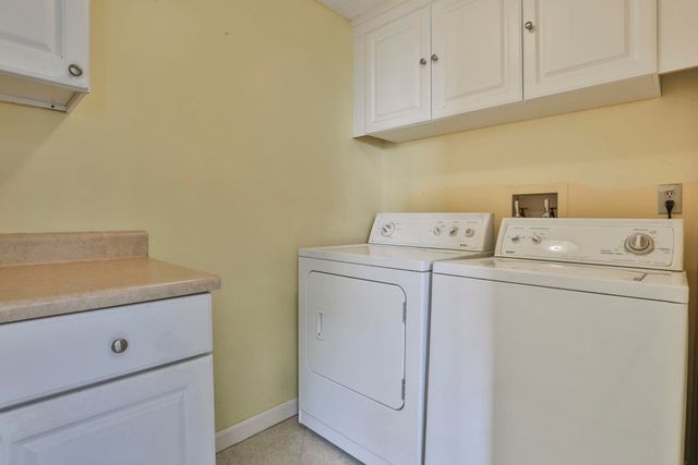 4 Spindlewick Drive, Nashua, NH 03062