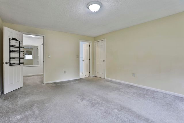 4 Spindlewick Drive, Nashua, NH 03062