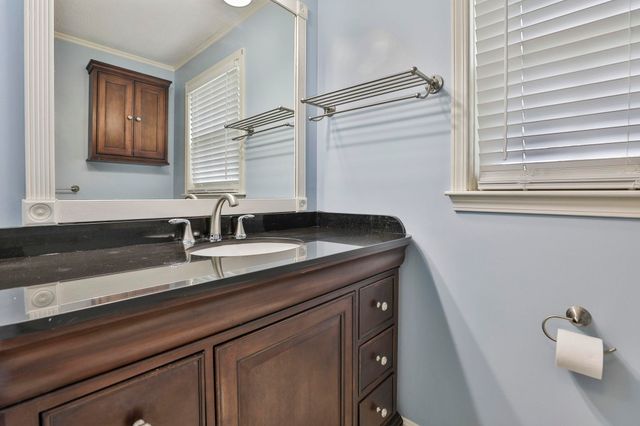 4 Spindlewick Drive, Nashua, NH 03062