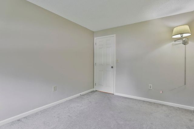 4 Spindlewick Drive, Nashua, NH 03062