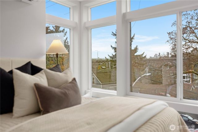724 N 36th Street, Seattle, WA 98103