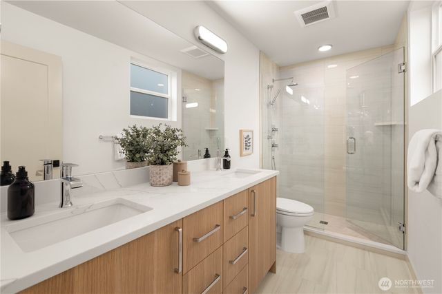 724 N 36th Street, Seattle, WA 98103