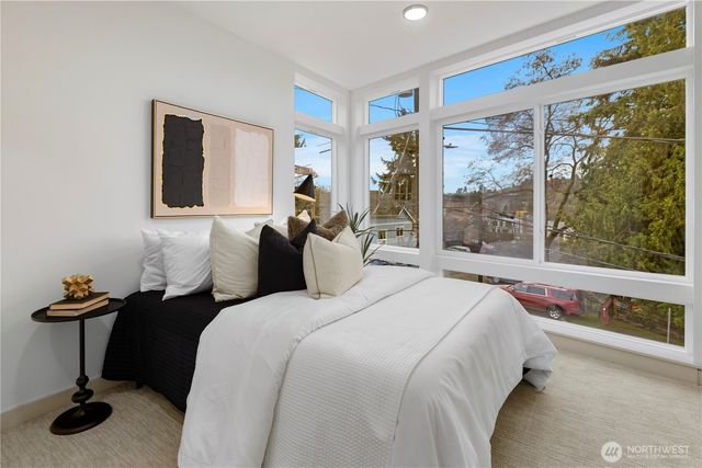 724 N 36th Street, Seattle, WA 98103