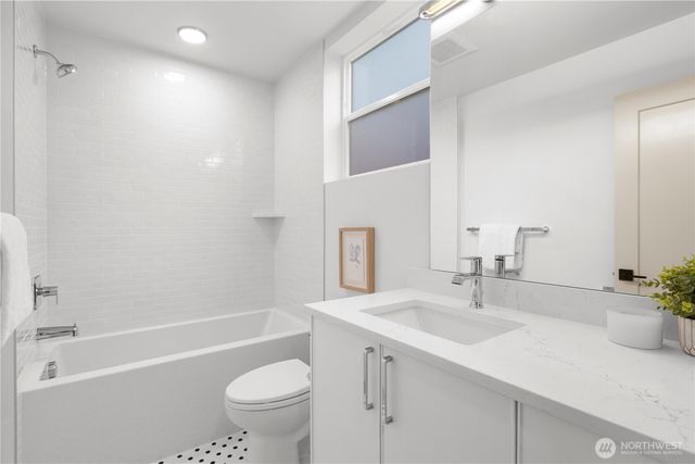 724 N 36th Street, Seattle, WA 98103