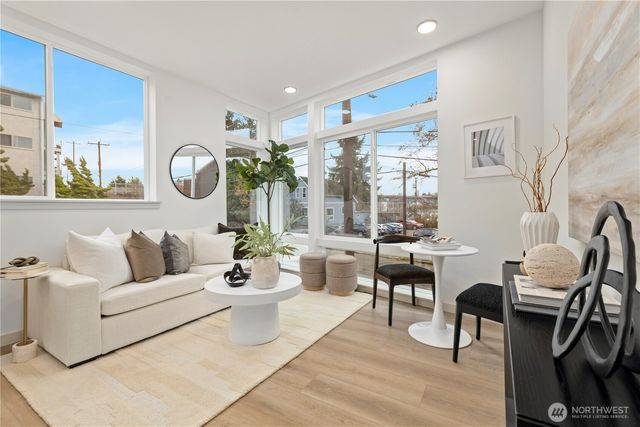724 N 36th Street, Seattle, WA 98103