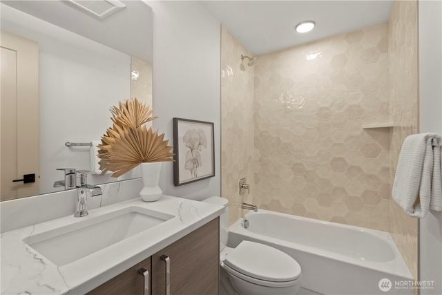 724 N 36th Street, Seattle, WA 98103