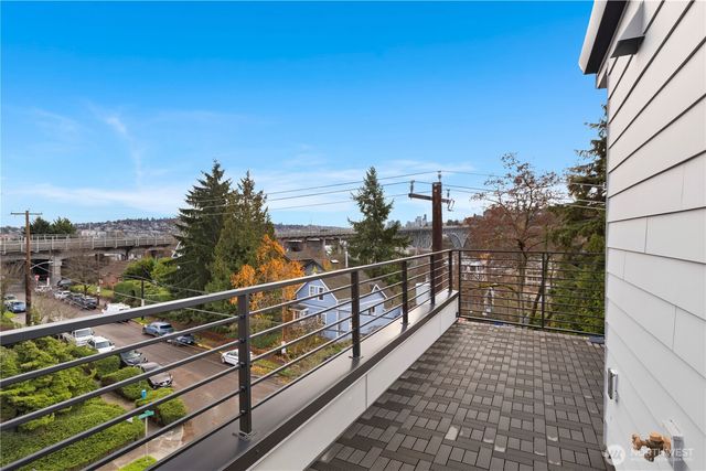 724 N 36th Street, Seattle, WA 98103