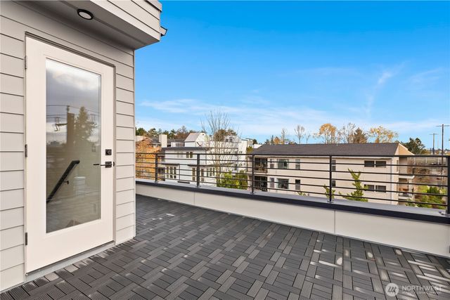 724 N 36th Street, Seattle, WA 98103