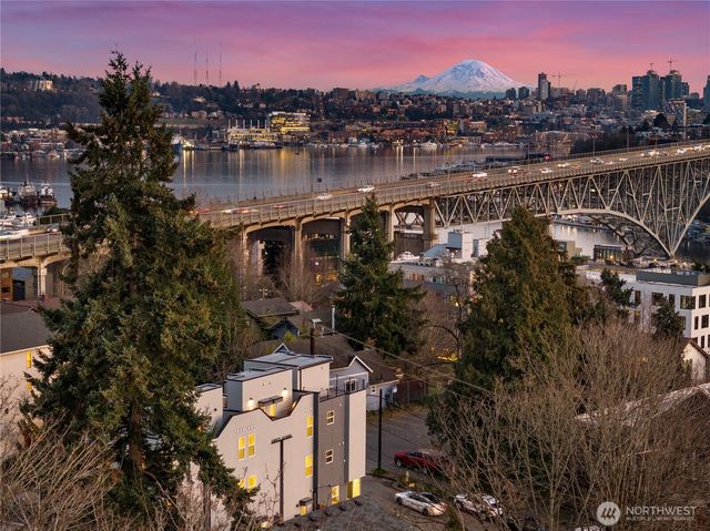 724 N 36th Street, Seattle, WA 98103