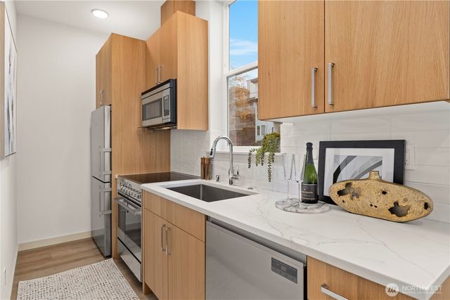 724 N 36th Street, Seattle, WA 98103