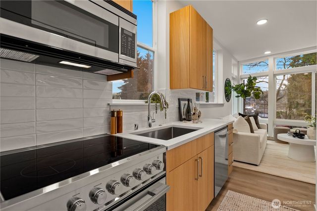 724 N 36th Street, Seattle, WA 98103
