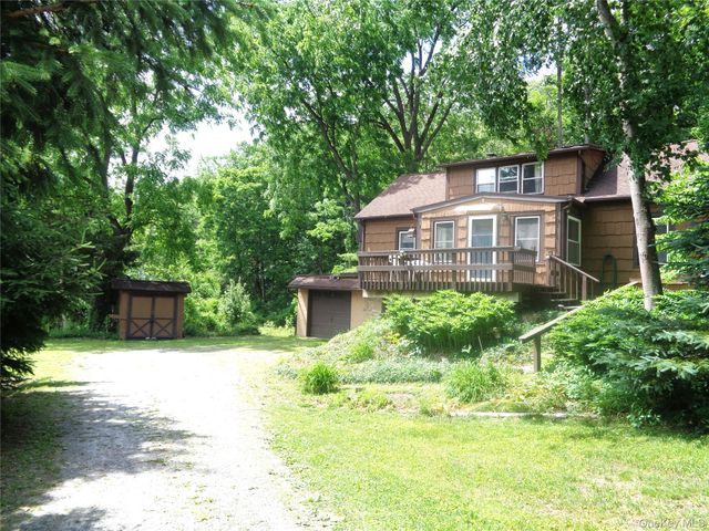 7 Holm Run, Pawling, NY 12564