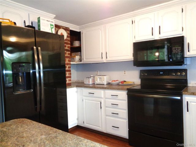 7 Holm Run, Pawling, NY 12564