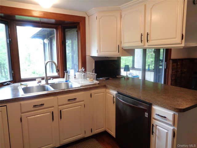 7 Holm Run, Pawling, NY 12564