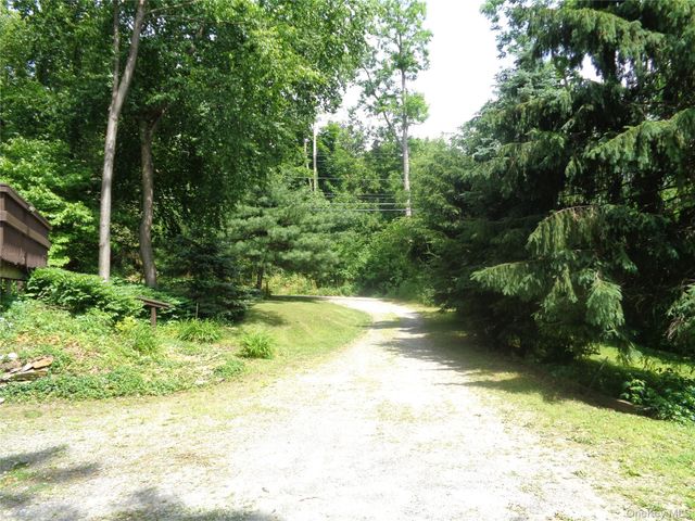 7 Holm Run, Pawling, NY 12564