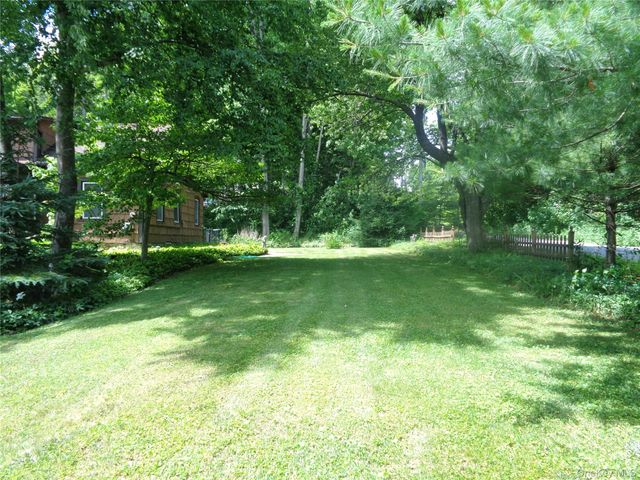 7 Holm Run, Pawling, NY 12564