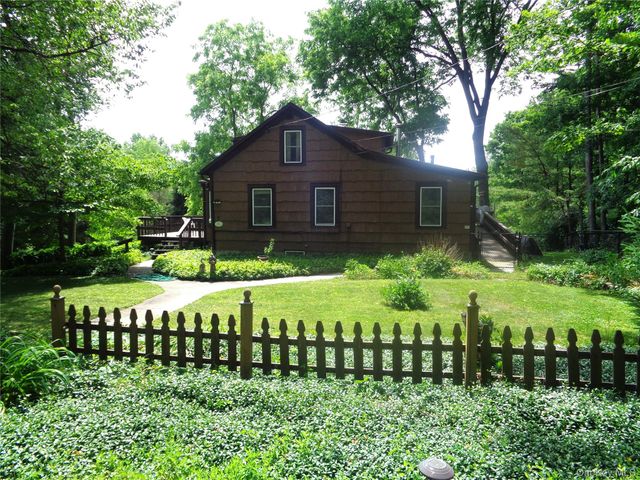 7 Holm Run, Pawling, NY 12564