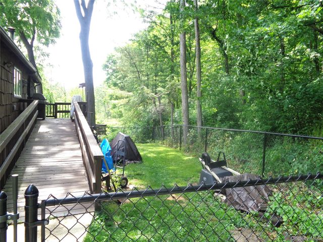 7 Holm Run, Pawling, NY 12564