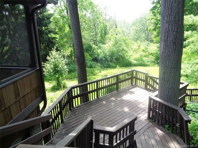 7 Holm Run, Pawling, NY 12564