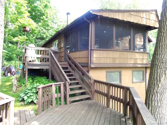 7 Holm Run, Pawling, NY 12564