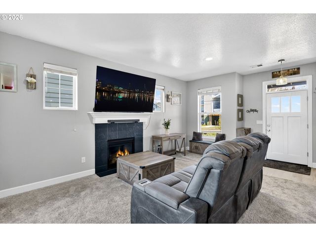 19135 VILLAGE Blvd, Sandy, OR 97055