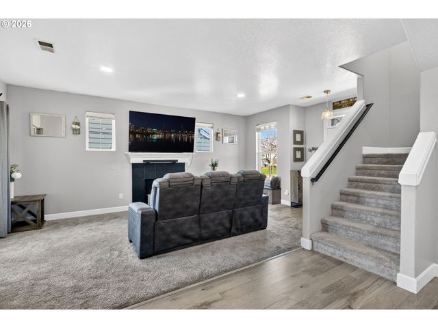 19135 VILLAGE Blvd, Sandy, OR 97055