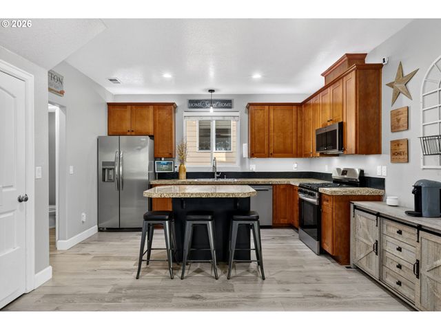 19135 VILLAGE Blvd, Sandy, OR 97055