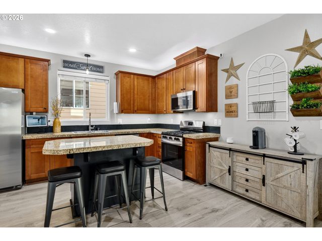 19135 VILLAGE Blvd, Sandy, OR 97055