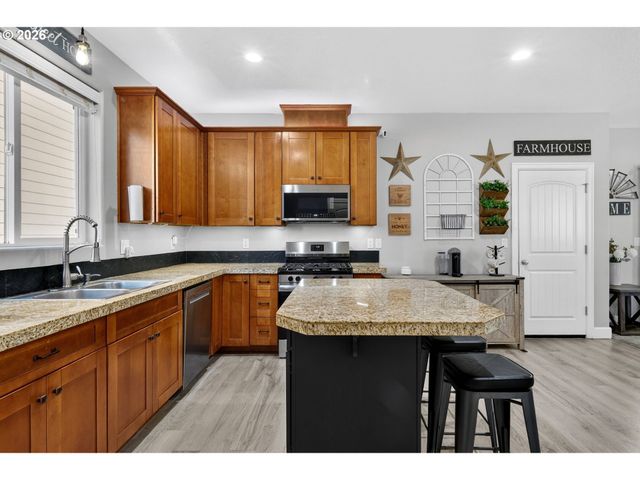 19135 VILLAGE Blvd, Sandy, OR 97055