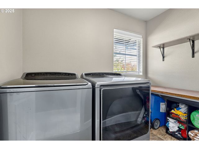 19135 VILLAGE Blvd, Sandy, OR 97055
