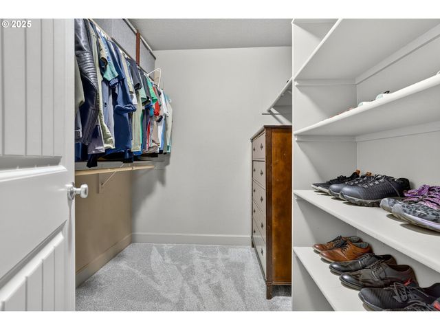 19135 VILLAGE Blvd, Sandy, OR 97055
