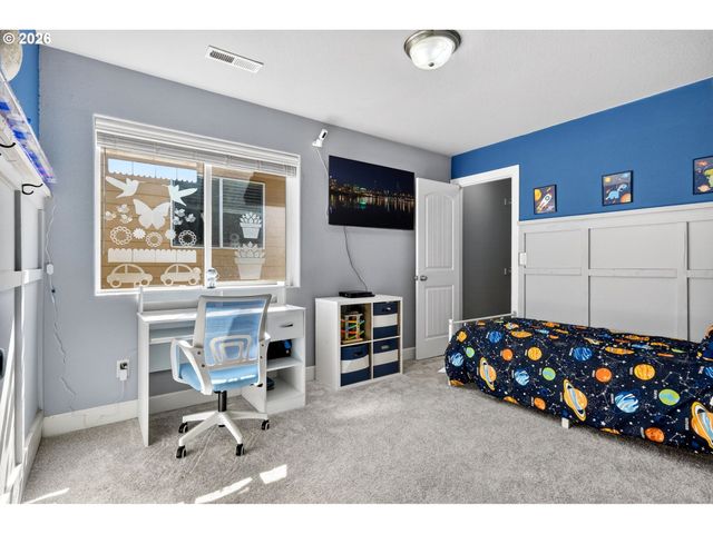 19135 VILLAGE Blvd, Sandy, OR 97055