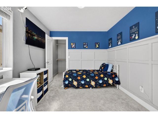 19135 VILLAGE Blvd, Sandy, OR 97055