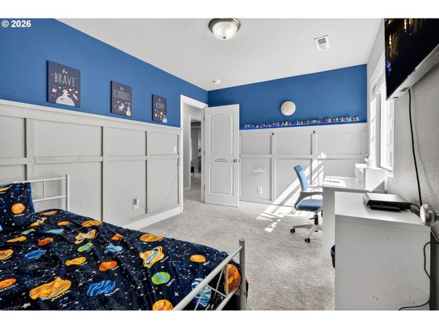 19135 VILLAGE Blvd, Sandy, OR 97055