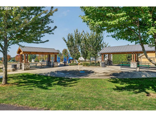 19135 VILLAGE Blvd, Sandy, OR 97055