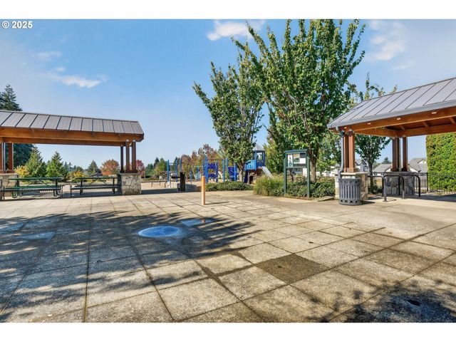 19135 VILLAGE Blvd, Sandy, OR 97055