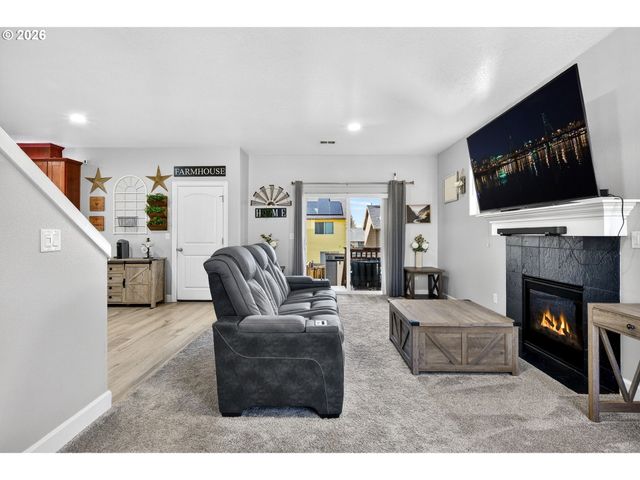 19135 VILLAGE Blvd, Sandy, OR 97055