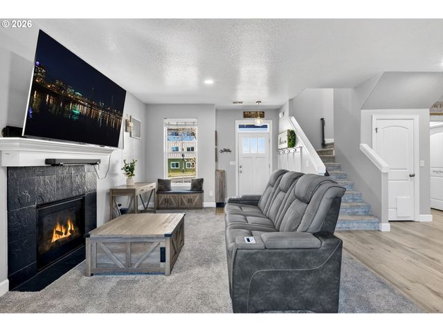 19135 VILLAGE Blvd, Sandy, OR 97055