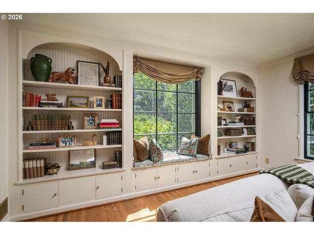2700 Sw ENGLISH Ln, Portland, OR 97201
